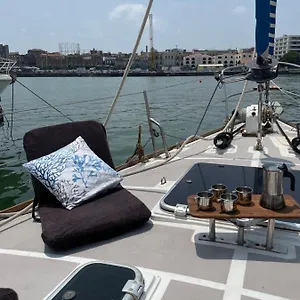 Sailboat On Board Bateau-hôtel Catane