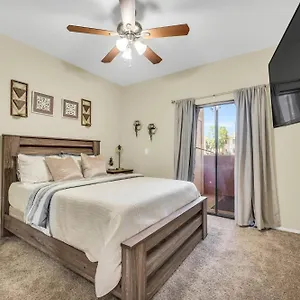 Apartment Comfy With Heated Pool And Gym